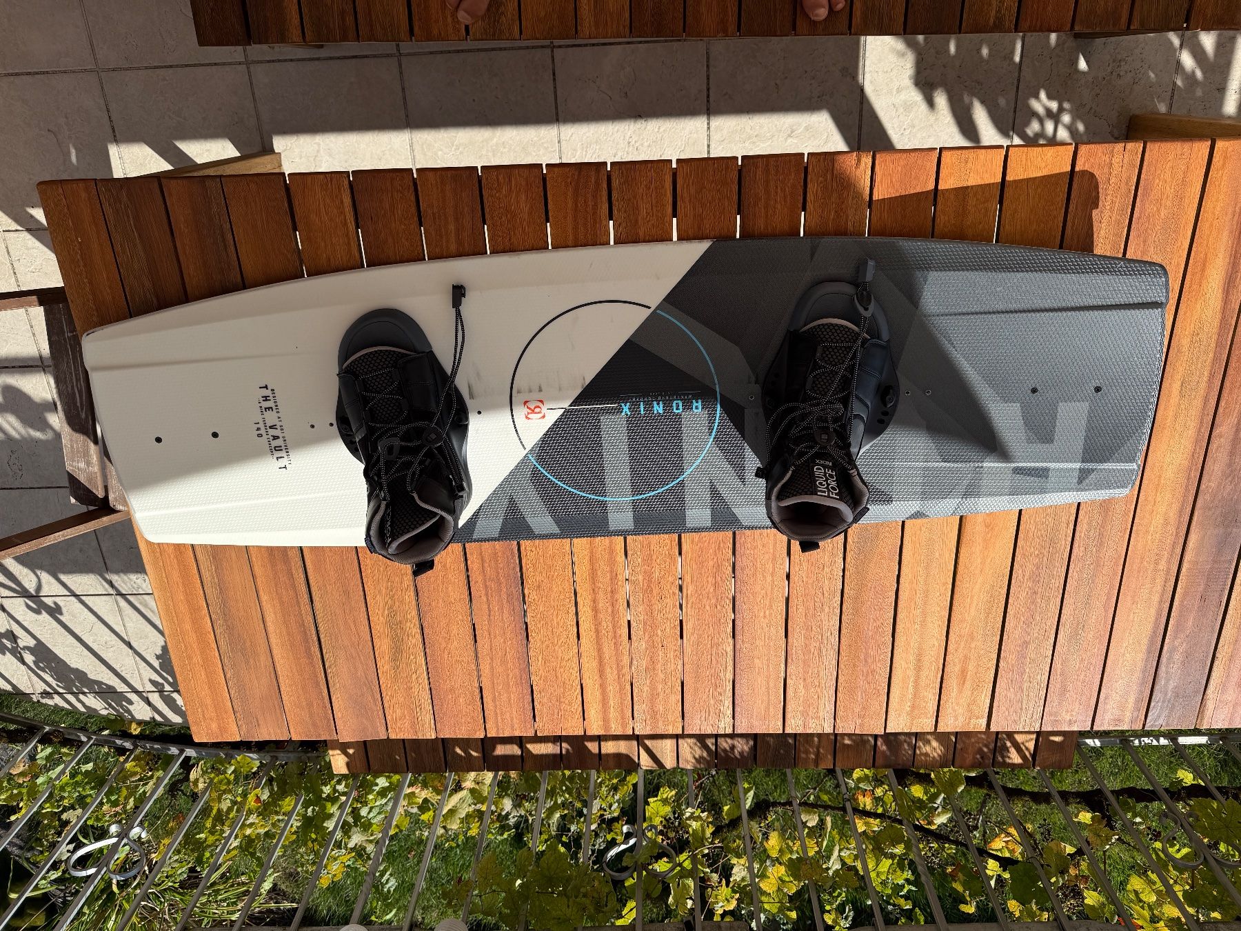 Ronix Planches de surf: Ronix Vault Wakeboard 140 cm inkl. Liquid Force Bindung – D'occasion à Luzern par ra5_6ls2 1