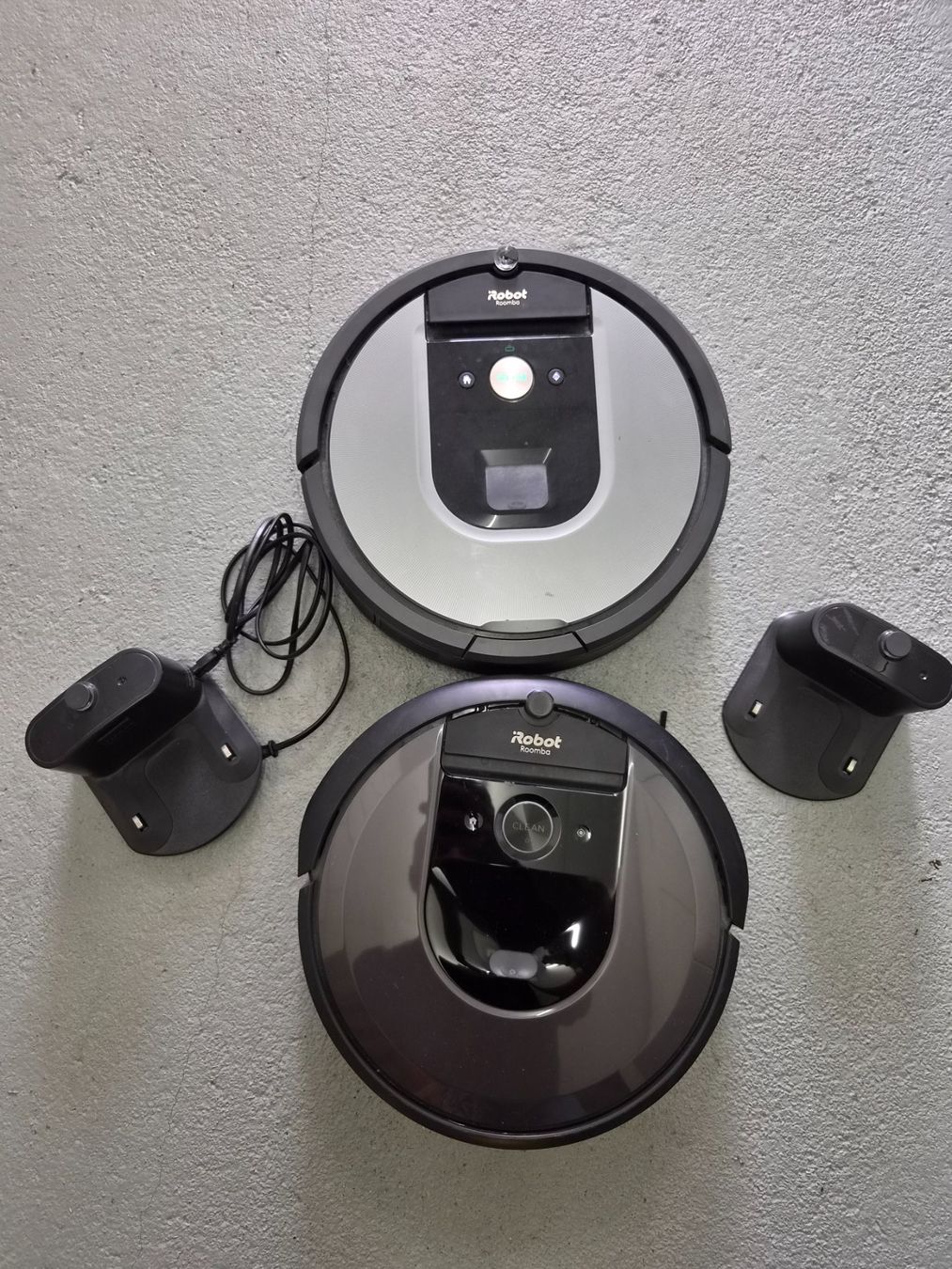 Irobot Aspirateurs & Accessoires: 2x iRobot Roomba Saugroboter-defekt – Défectueux à Domat Ems par tchnesa