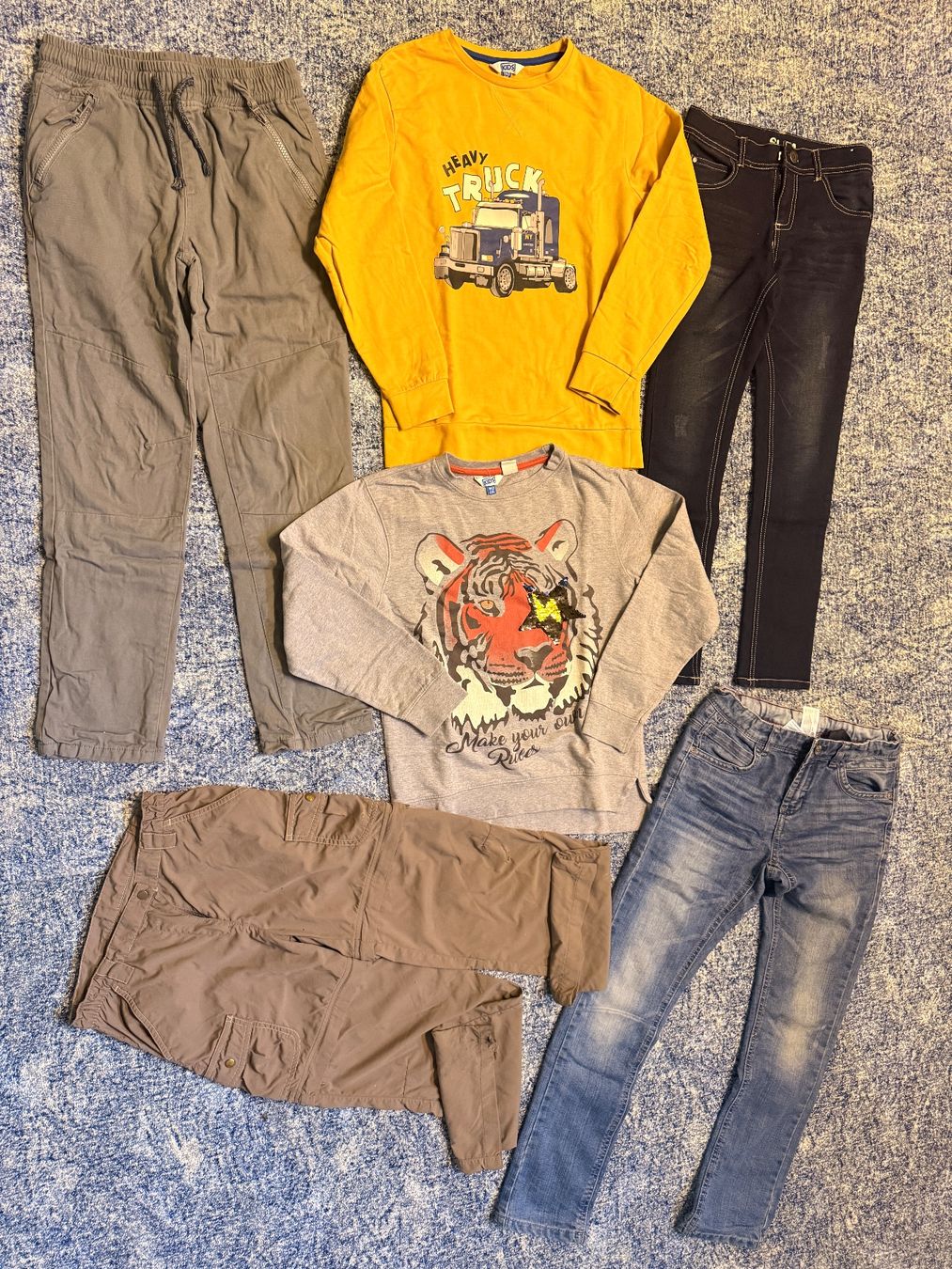 Lotti & Set di vestiti: Paket Jungekleider / Wanderhose 134-140 – Usato da Amlikon-Bissegg venduto da Flowers_Blossom
