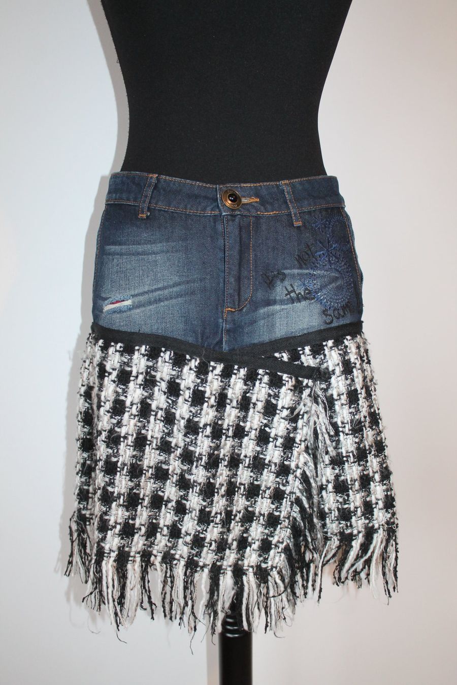 Desigual Gonne: Jupe DESIGUAL taille 38 – Usato da Chez-le-Bart venduto da jasse