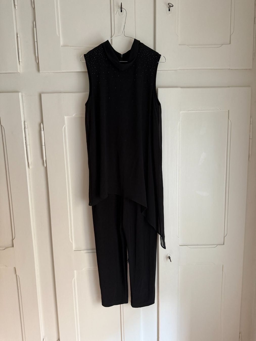 Tute: WALLIS - Chiffon Layering Jumpsuit schwarz 38 – Usato da Zürich venduto da Diazaio
