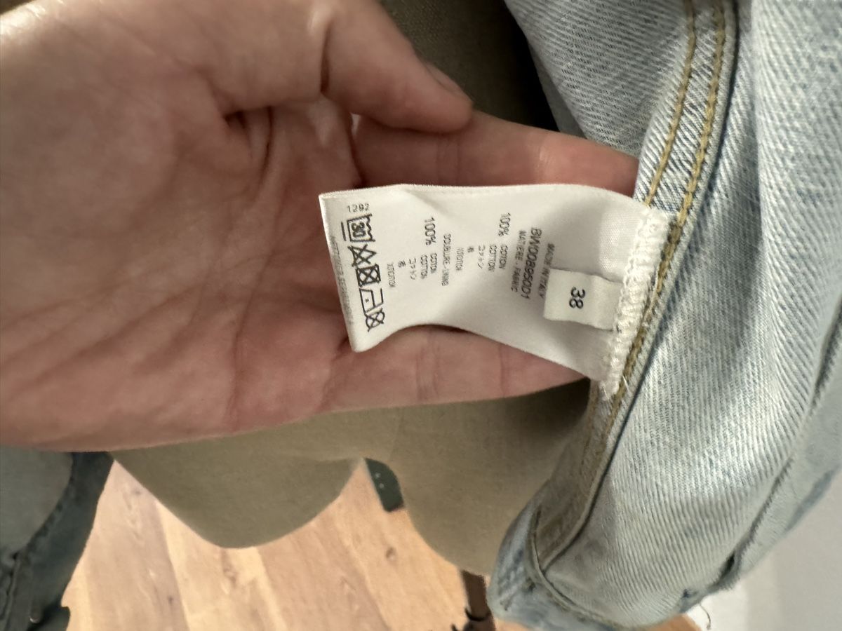 Givenchy Jacken: Veste en jeans Givenchy, taille 38 – Gebraucht aus Villars-le-Grand von fanstemymar 3
