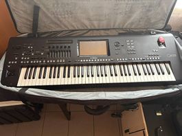 Yamaha Genos 1 inklusive Thomann Keyboard-Gigbag und Stativ