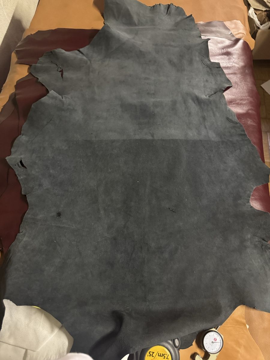Tessuti: Cuir/leder baby cow, 100*60cm, black, soft thin – Nuovo e nell'imballaggio originale da Veyras venduto da ValClasse 1