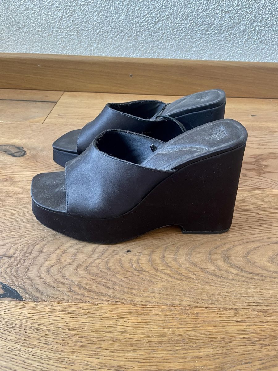 Zara Damenschuhe: Zara Black Platform Mules- Size 39 – Neu und originalverpackt aus Roche VD von closetcleanse 3