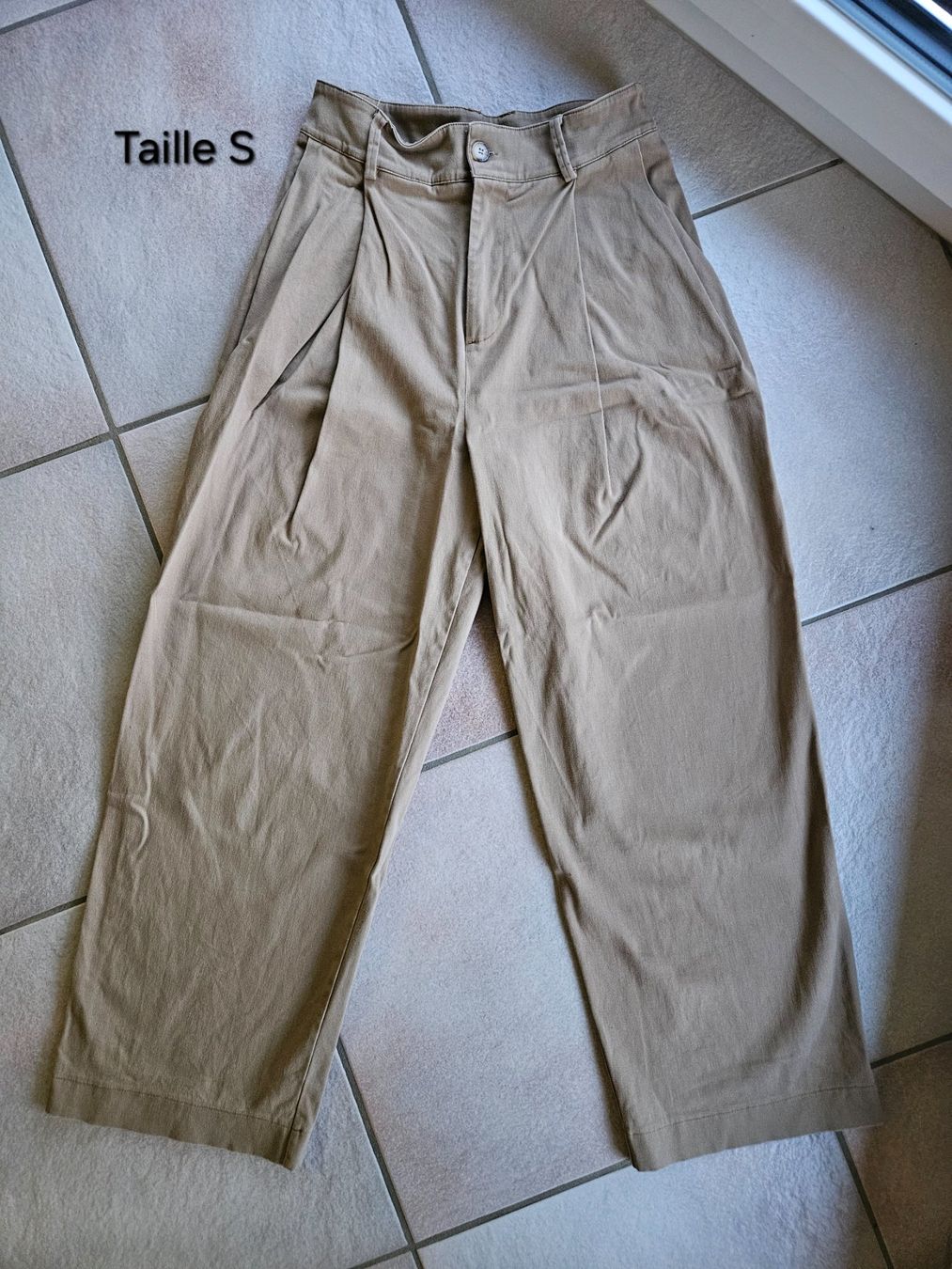 Pantaloni: Pantalon taille S – Usato da Vétroz venduto da sas_yln5