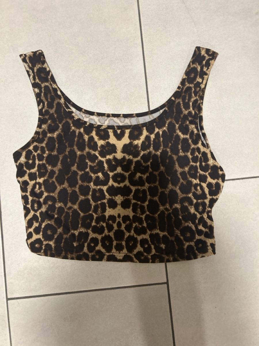 Blusen, T-Shirts & Tops: Crop top leopard print sleeveless size M  – Gebraucht aus Langnau am Albis von sol_lpy8
