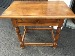 Ancienne petite table Louis 13. 