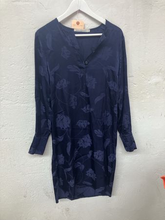 Dunkelblaues Kleid von Nathalie Vleeschouwer