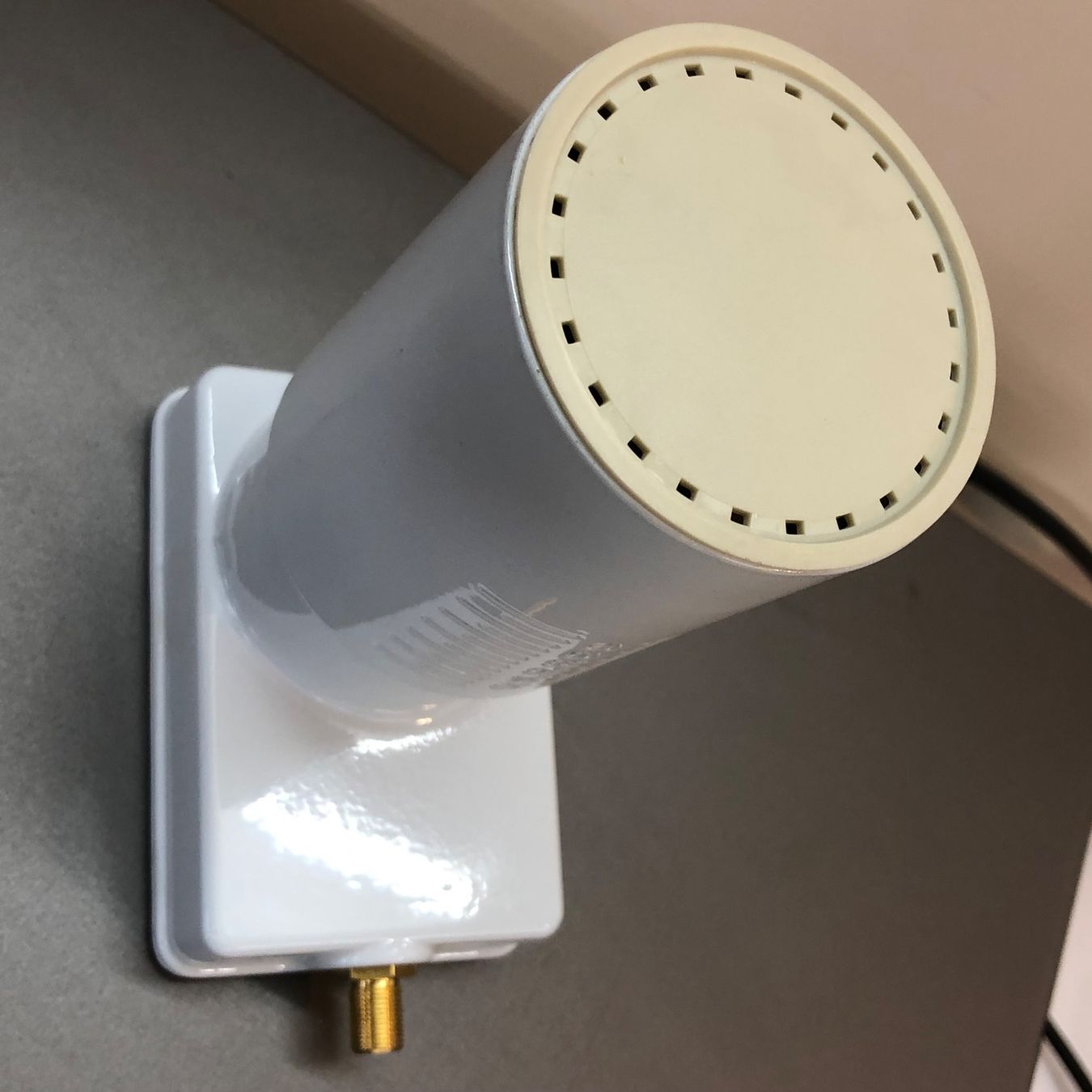 Satellitenschüssel: LNB Astrotel PM-9/C-V/H Gold – Gebraucht aus Neerach von Arbimus 4