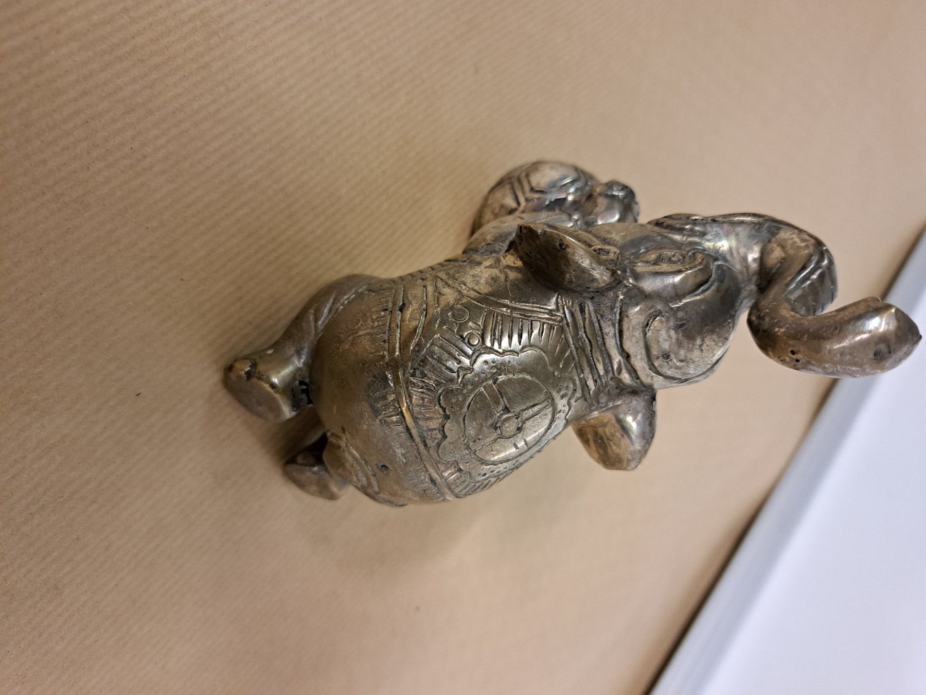 Sculture & Statue: Elefant Messing Versilbert – Usato da Grossdietwil venduto da hufi10