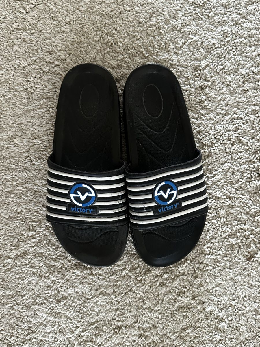 Fila Scarpe da uomo: 2 paires de claquettes – Usato da Evilard venduto da zoe.mrsg 3
