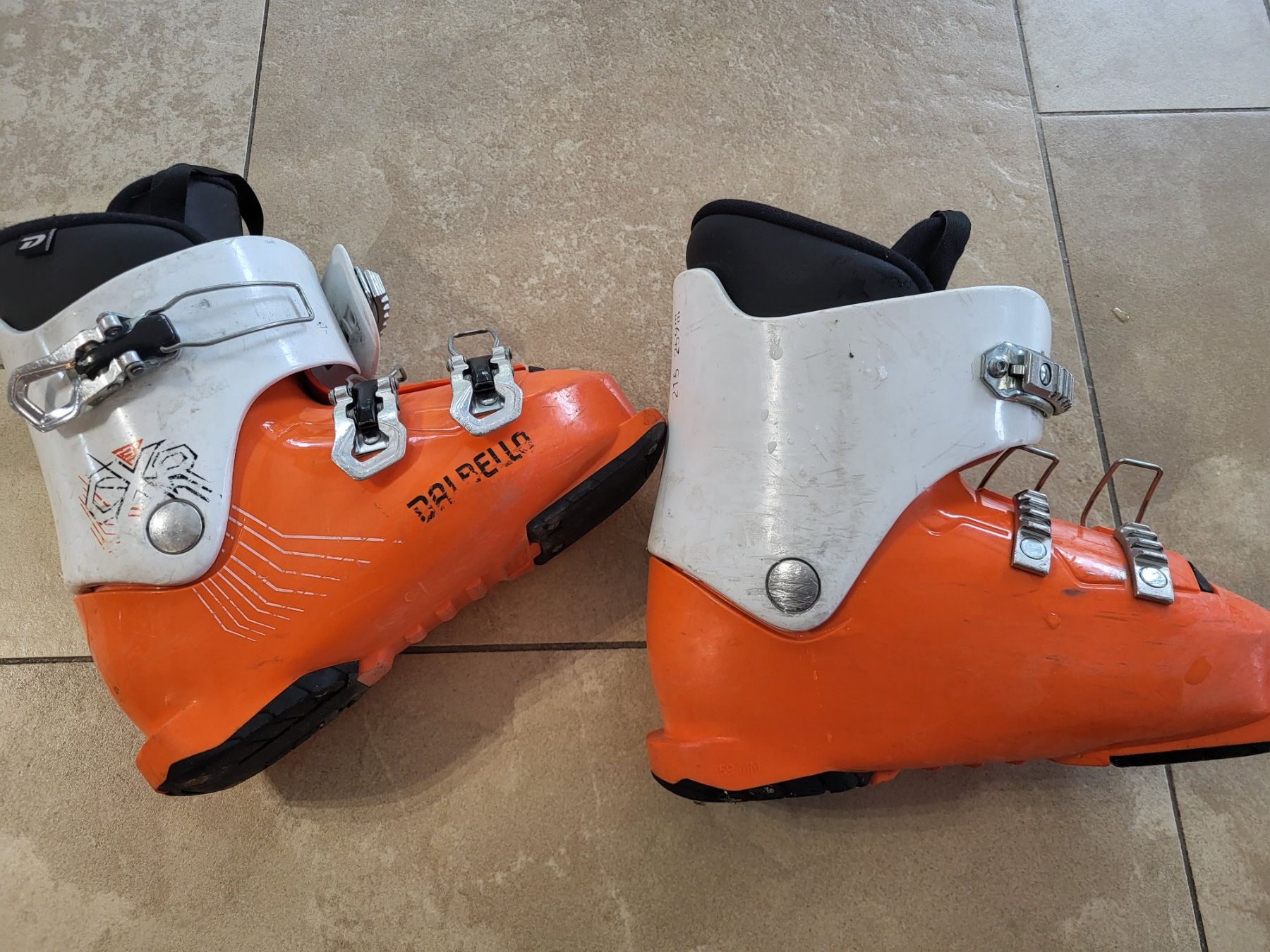 Scarpe per ragazzi: Chaussures de ski 21.5 – Usato da Gampelen venduto da cli_2thg 1