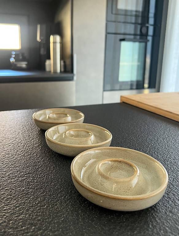 Cucine complete: 3 piece stone egg holder - New! – Nuovo e nell'imballaggio originale da Cama venduto da UnleashdByAna