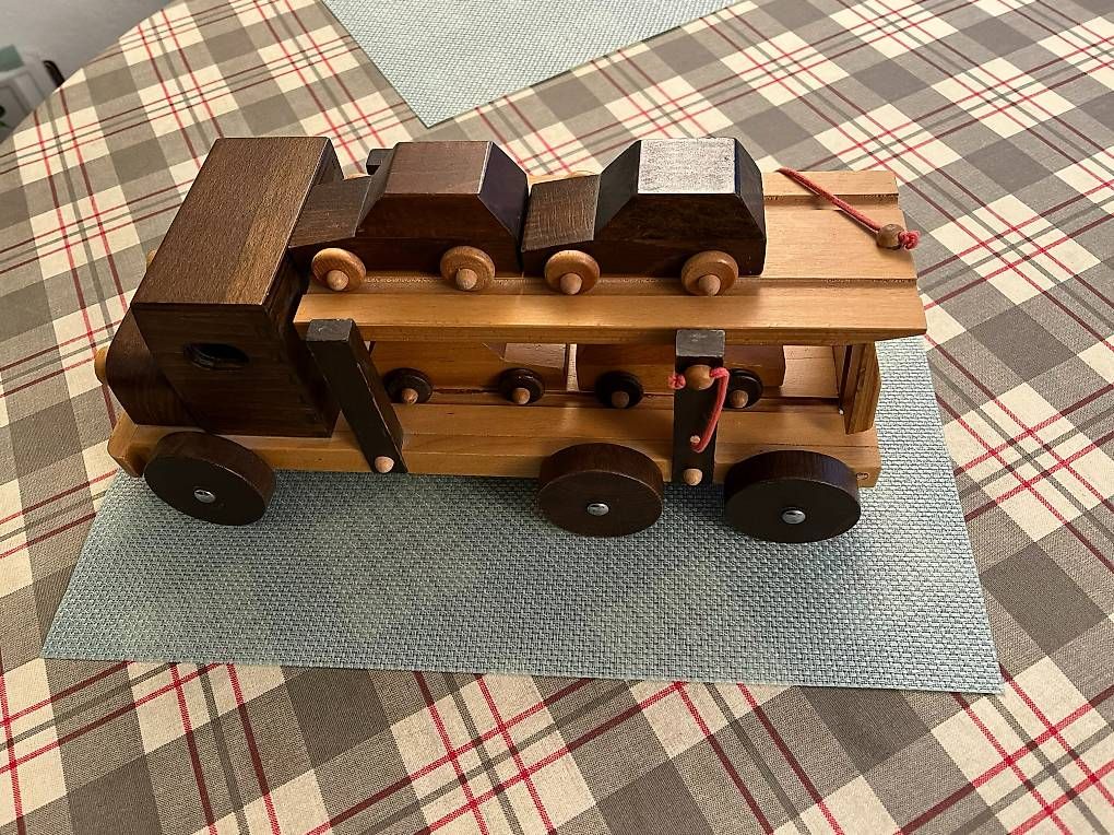 Giocattoli: Camion en bois – Usato da Aigle venduto da acl_227s