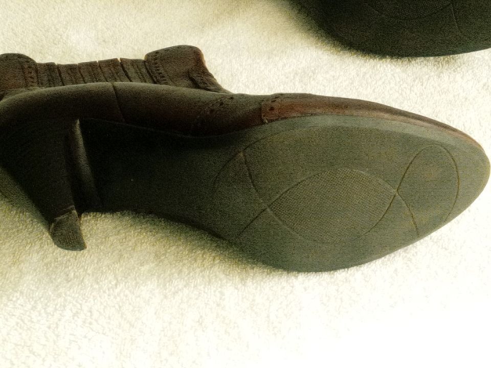 Scarpe da donna: Stiefelette mit seitlichem Reissverschluss – Usato da Zürich venduto da Mitzi6 1