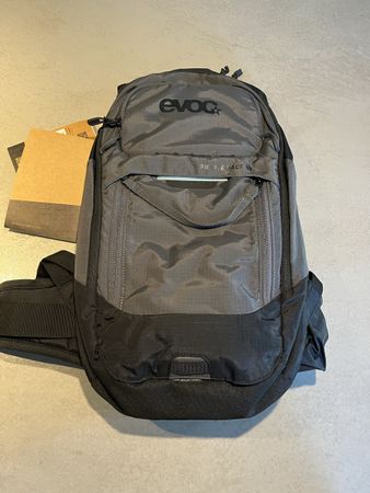 Evoc FR Lite Race 10L avec Dorsale