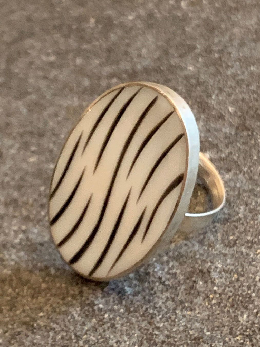 Anelli: Mega Perlmutt Ring Zebra Design - 800 Silber – Usato da Zürich venduto da uvu2 5