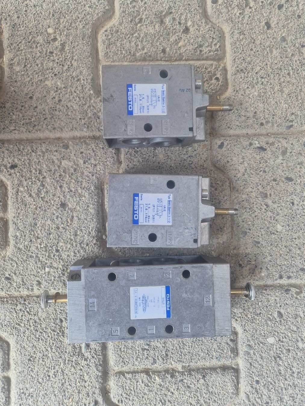Festo Altri prodotti elettronici: Festo Pneumatik Ventile und Zylinder – Usato da Röthenbach i. E. venduto da 3538ScaniaR420 2