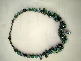 Magnifique collier ancien pierres vertes