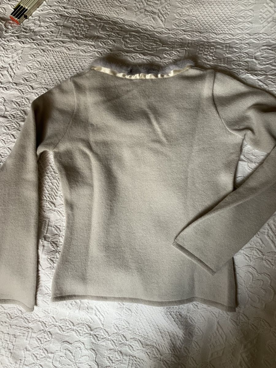 Etro Top: Original ETRO Pullover, Fellkragen, hellgrau, Gr 34/36 (S) – Usato da Zürich venduto da Mameloschn 2