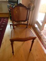 Antiker Stuhl mit Rattangeflecht,  in Top Zustand