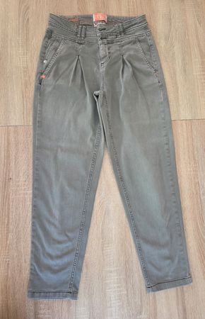 Pantalon Street One loose fit vert olive taille 26/28