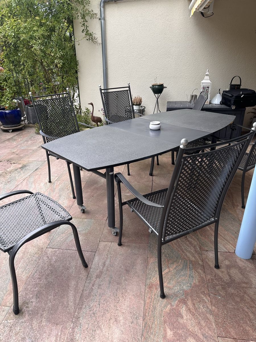 Set di tavolo e panche: Elegantes Gartenmöbel-Set aus Metall  – Usato da Allschwil venduto da 1994marco 2