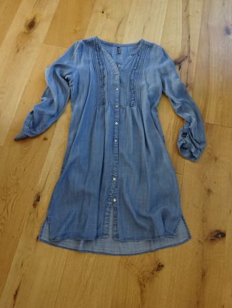 Modisches Jeanskleid/Chicoree