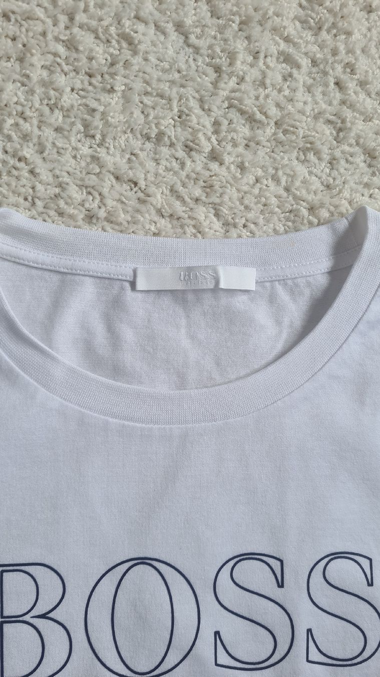 Hugo Boss T-Shirts: Hugo Boss T-Shirt Damen – Gebraucht aus Rüfenacht BE von Biancaro 1