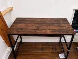 Bürotisch aus Holz, Schreibtisch