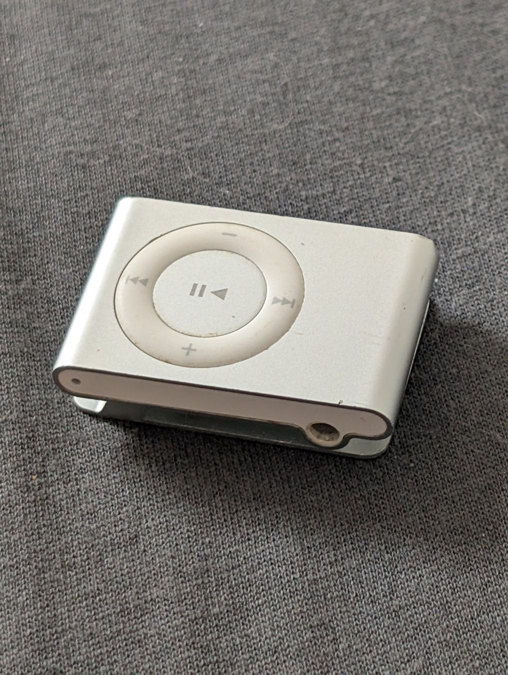 Apple Tragbarer Mediaplayer: Apple iPod Shuffle – Defekt aus Bern von Mantel0 1