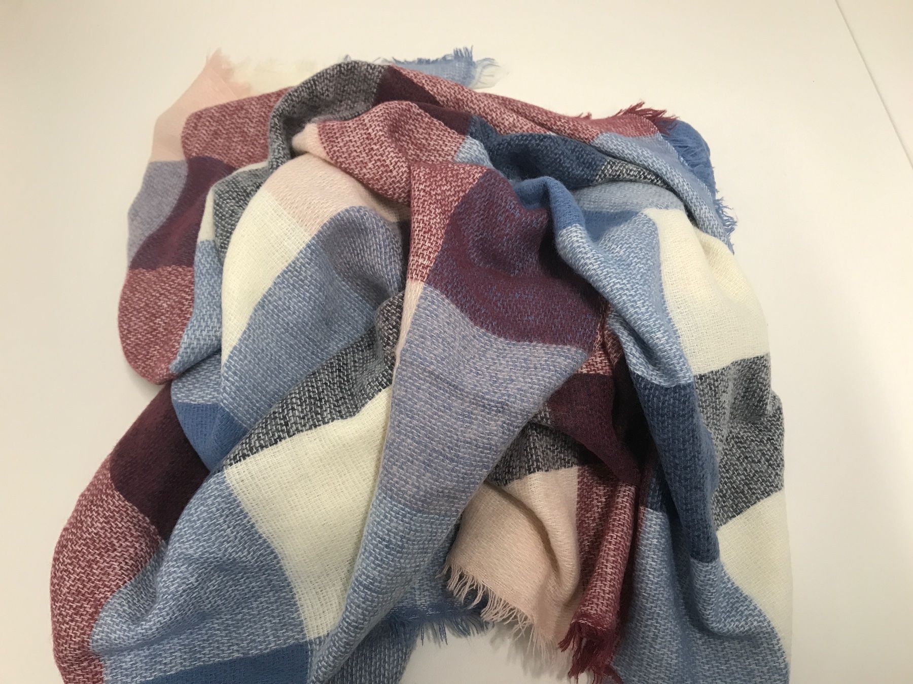 Foulard & Sciarpe: Warmes Foulard kariert – Nuovo (secondo la descrizione) da St. Margrethen SG venduto da kellenbh 1