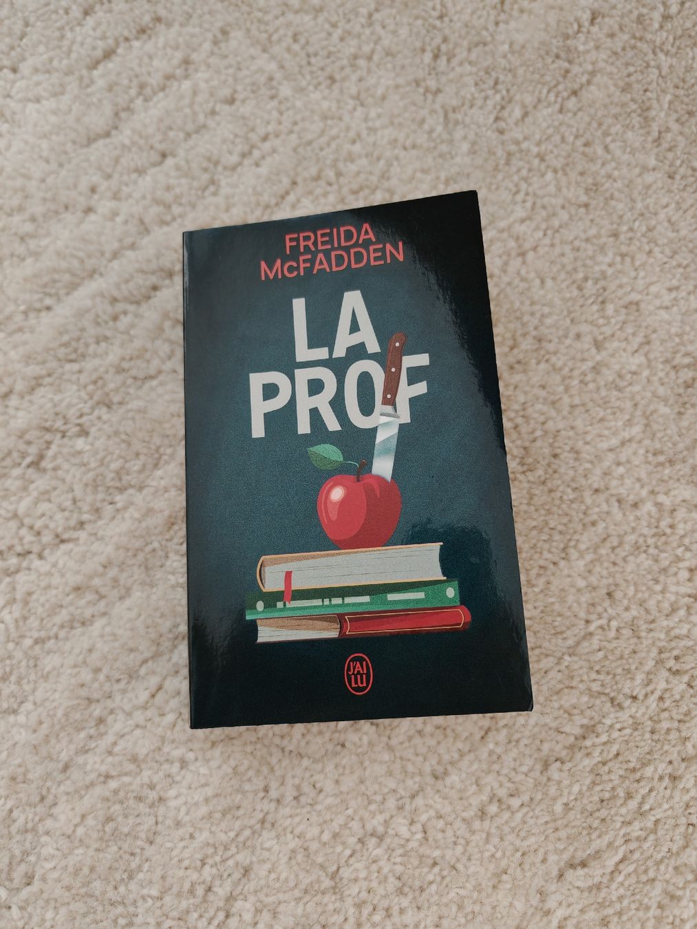 Livres: Livre "La Prof" de Freida McFadden  – D'occasion à Longirod par ali_nsd5
