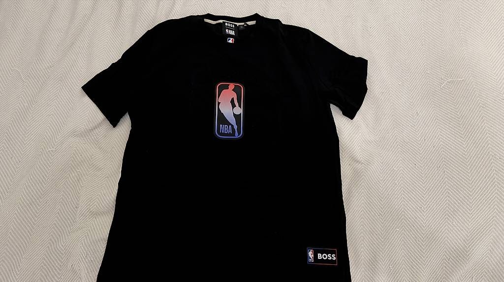 T-Shirts: Hugo Boss, NBA schwarzes Shirt – Gebraucht aus Brunnen von sea_c7bm