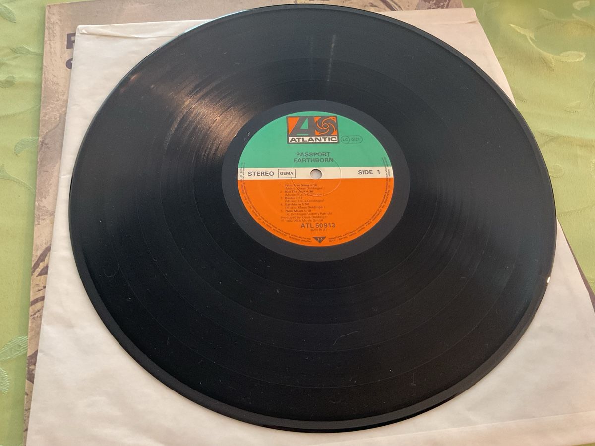 Schallplatten: Klaus Doldinger's Passport Earthborn Vinyl LP 1982 – Gebraucht aus Steinach von Quarkie 2