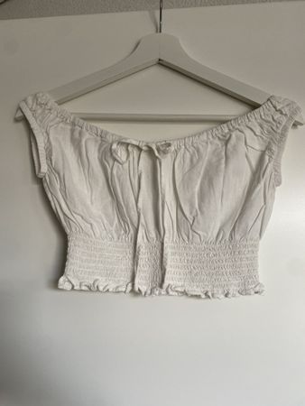 Off-shoulder Top 