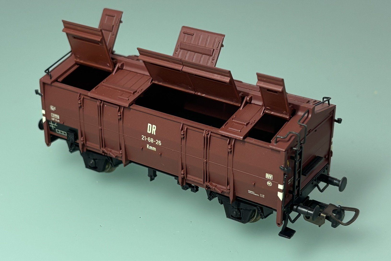 Piko Modellini di ferrovie: DR speziell Klappdeckelwagen Kmm21 – Nuovo (secondo la descrizione) da SION venduto da pef999