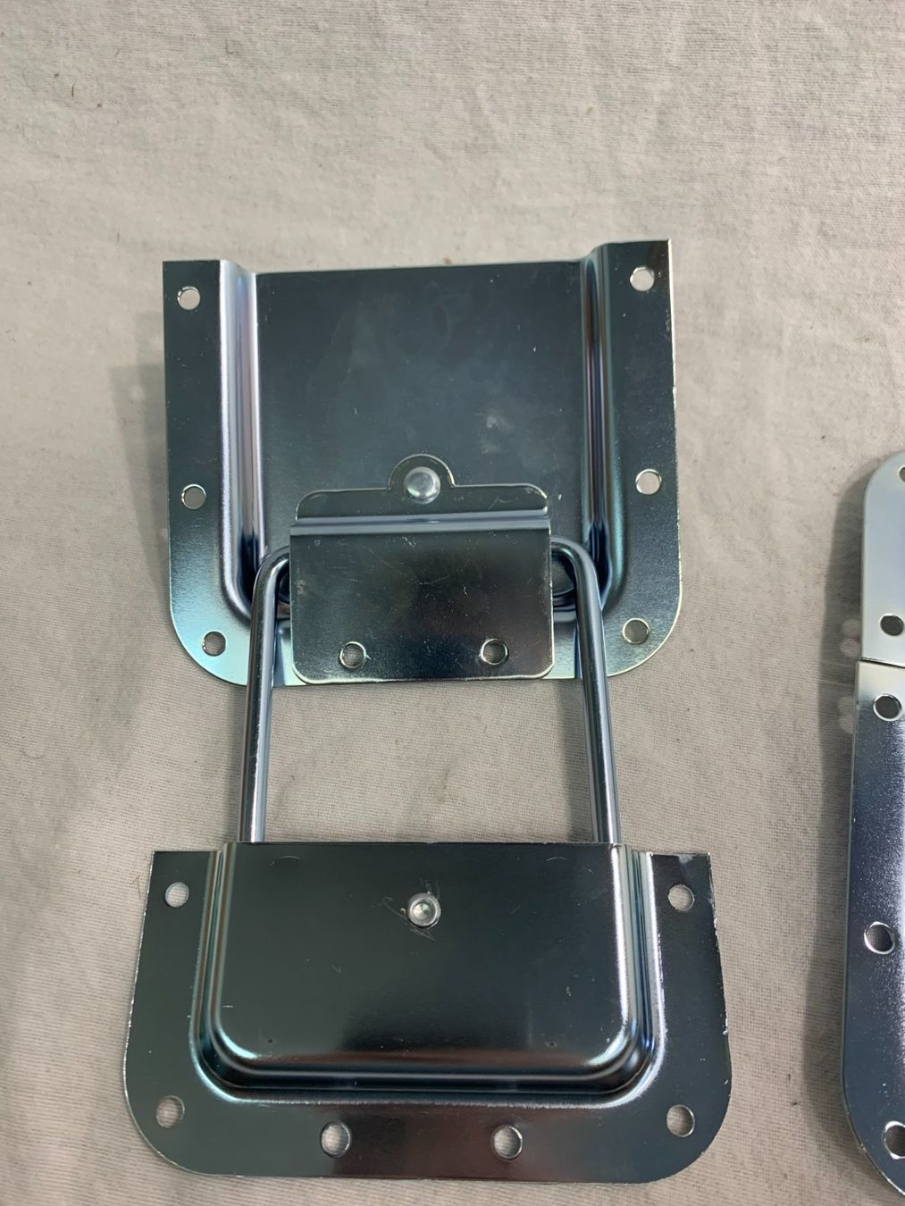 Casse di trasporto: 2x Case Deckelaufsteller (C240) – Nuovo (secondo la descrizione) da Däniken SO venduto da Profog1 2