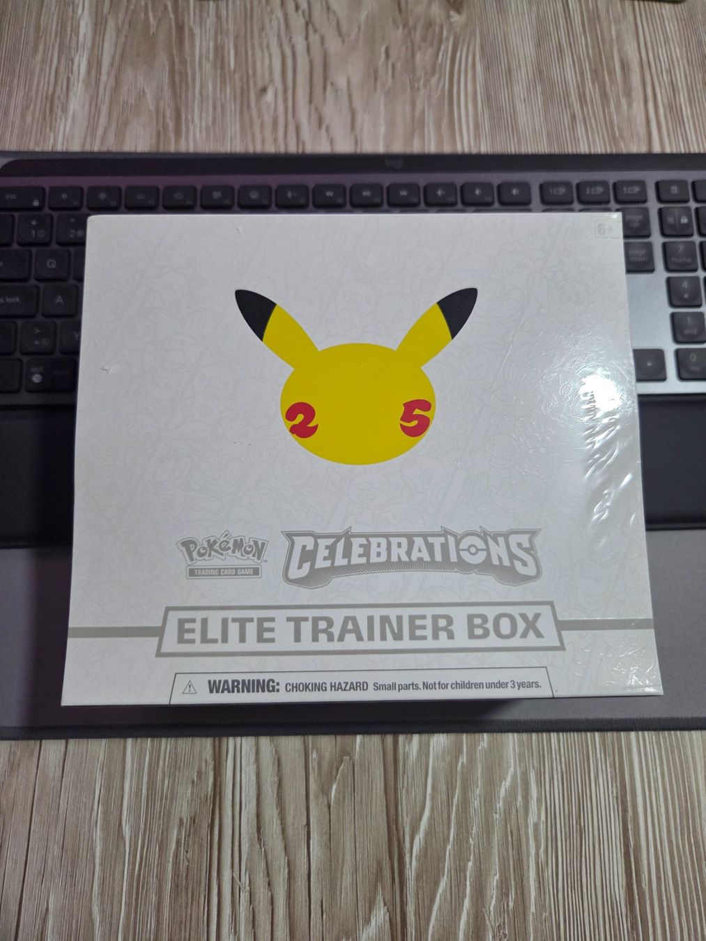 Pokémon Sammelbilder & Trading cards: Pokémon 25th Anniversary Celebrations ETB – Neu und originalverpackt aus Courroux von Desaleo