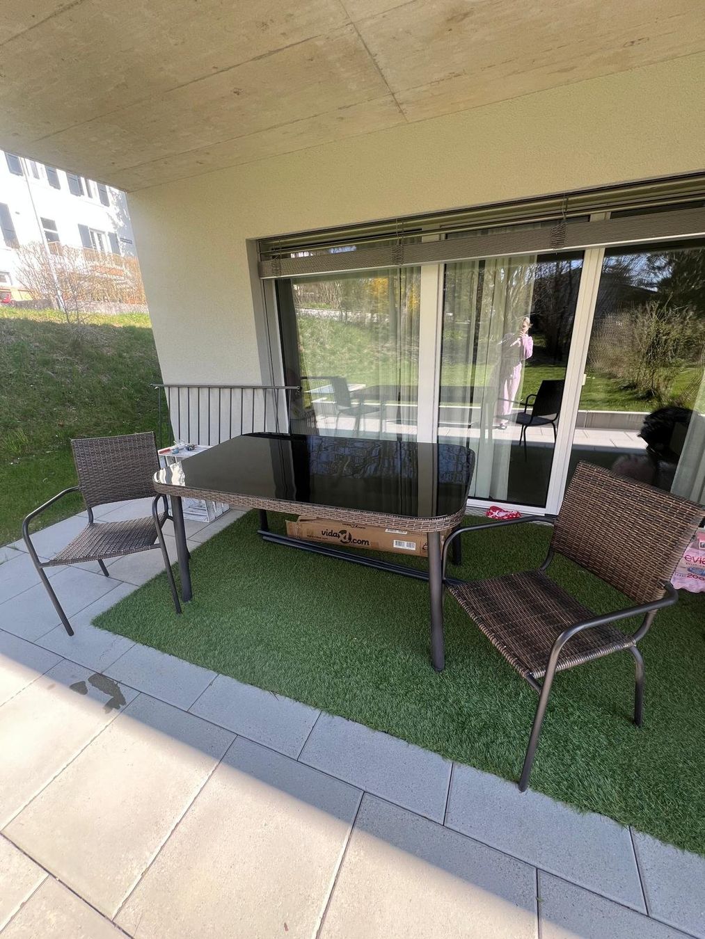 Set de table et chaises: Tisch Gartentisch mit 4 Stühle – D'occasion à Grenchen par Andreeandr