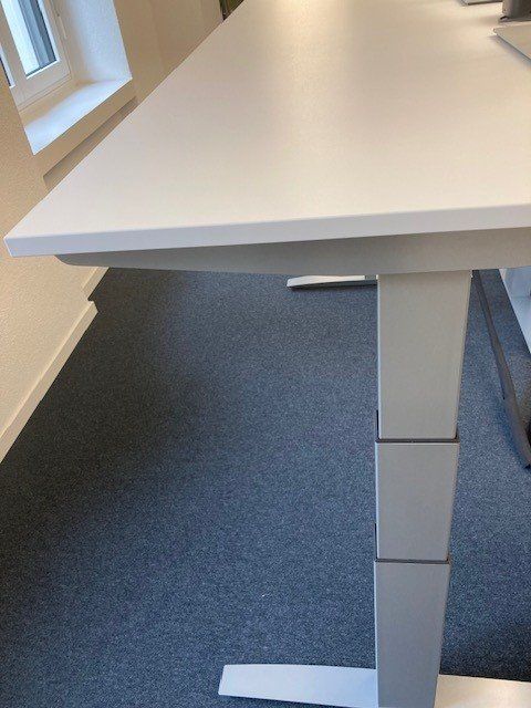 Scrivanie: Steh- / Sitztisch Proline lichtgrau 180x80 – Usato da Zürich venduto da humanpro 2