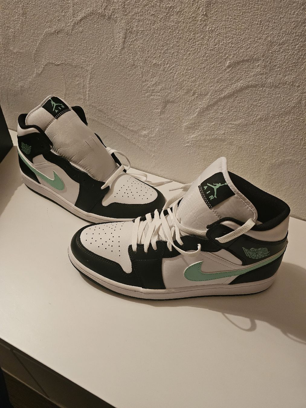 Jordan Scarpe da uomo: Nike Air Jordan 1 Mid Gr. 46 – Nuovo e nell'imballaggio originale da Meisterschwanden venduto da Luluku