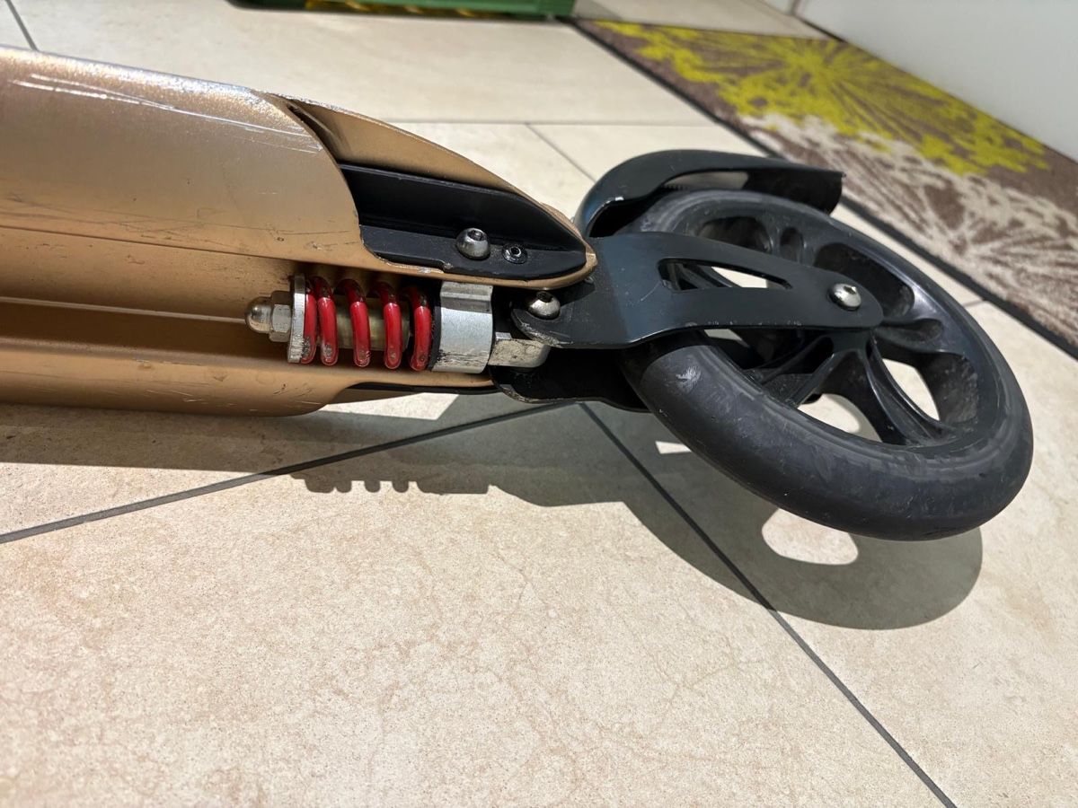 Micro Kickboard: Micro Trottinette Gold/ Bronze – Usato da Wangen b. Olten venduto da Eyluelgoek 8