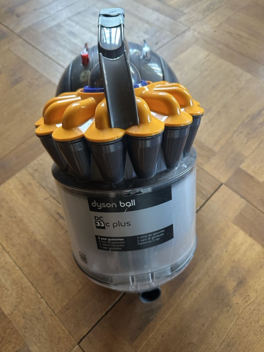 Dyson Aspirapolveri & Accessori: Dyson Ball DC 33c Plus Staubsauger – Usato da Hombrechtikon venduto da movoko01 1
