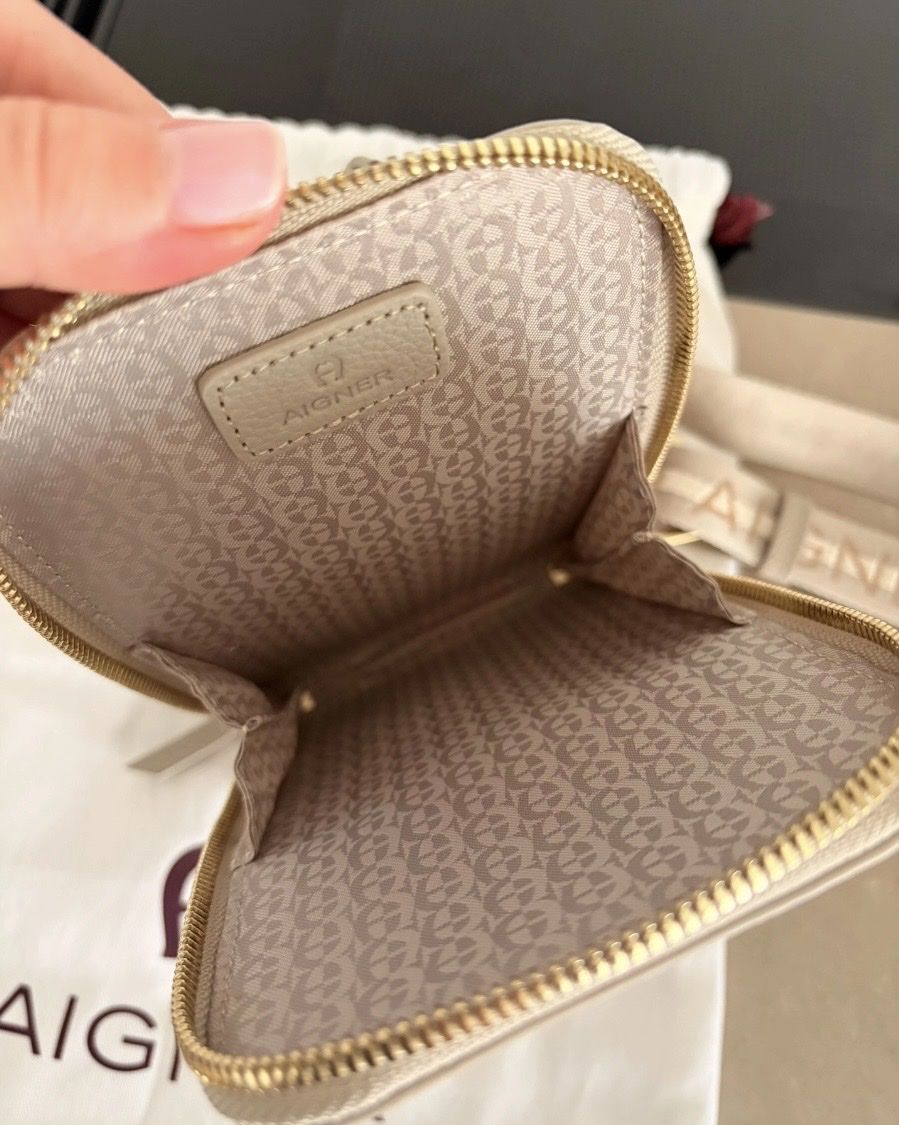 Aigner Taschen für Damen: Aigner bag – Neu und originalverpackt aus Zug von lis_p8qb 2