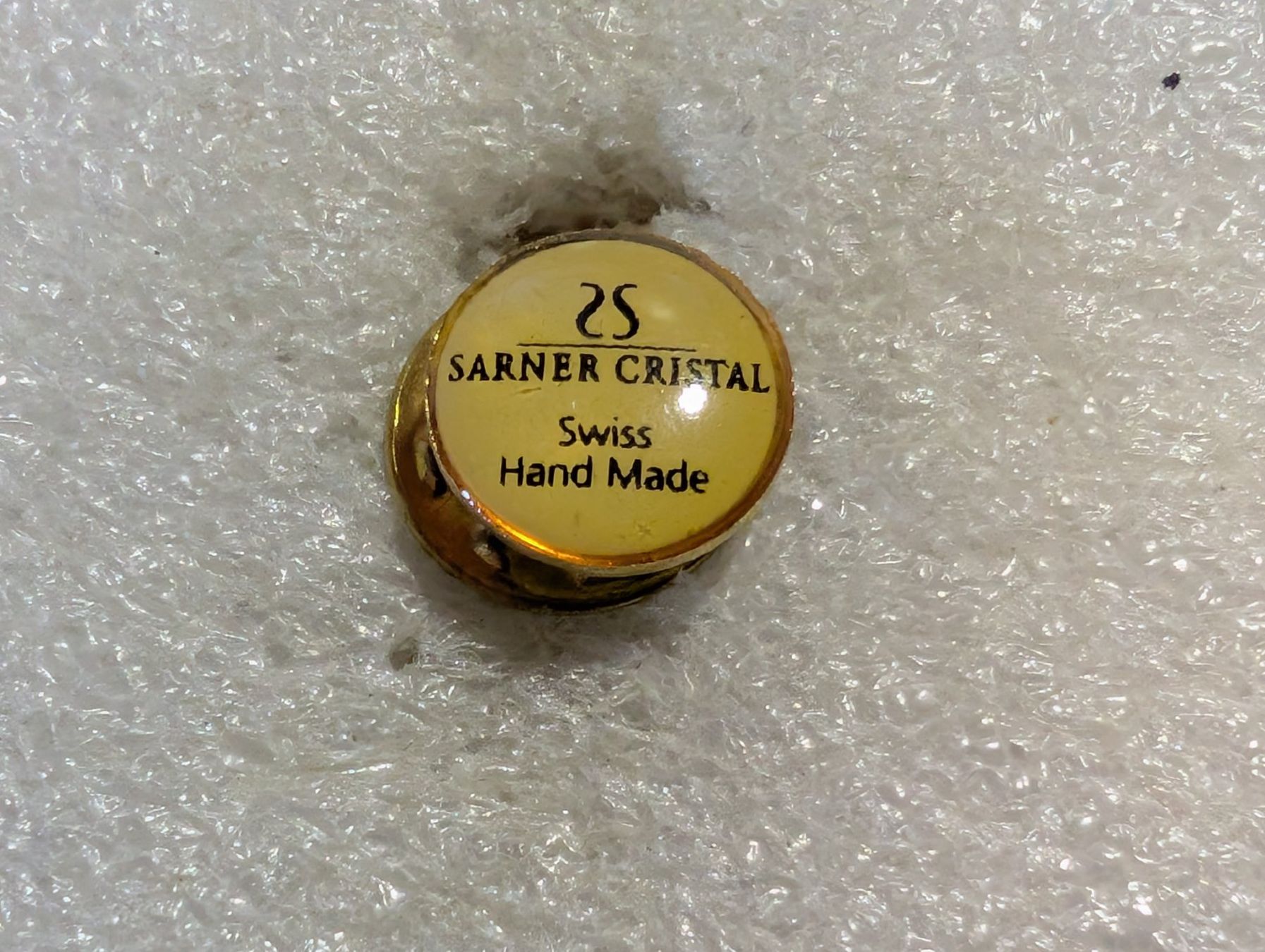 Plaketten & Abzeichen: Ansteckpin 132: Sarner Cristal – Gebraucht aus Oppligen von Pin-Fall-Shop