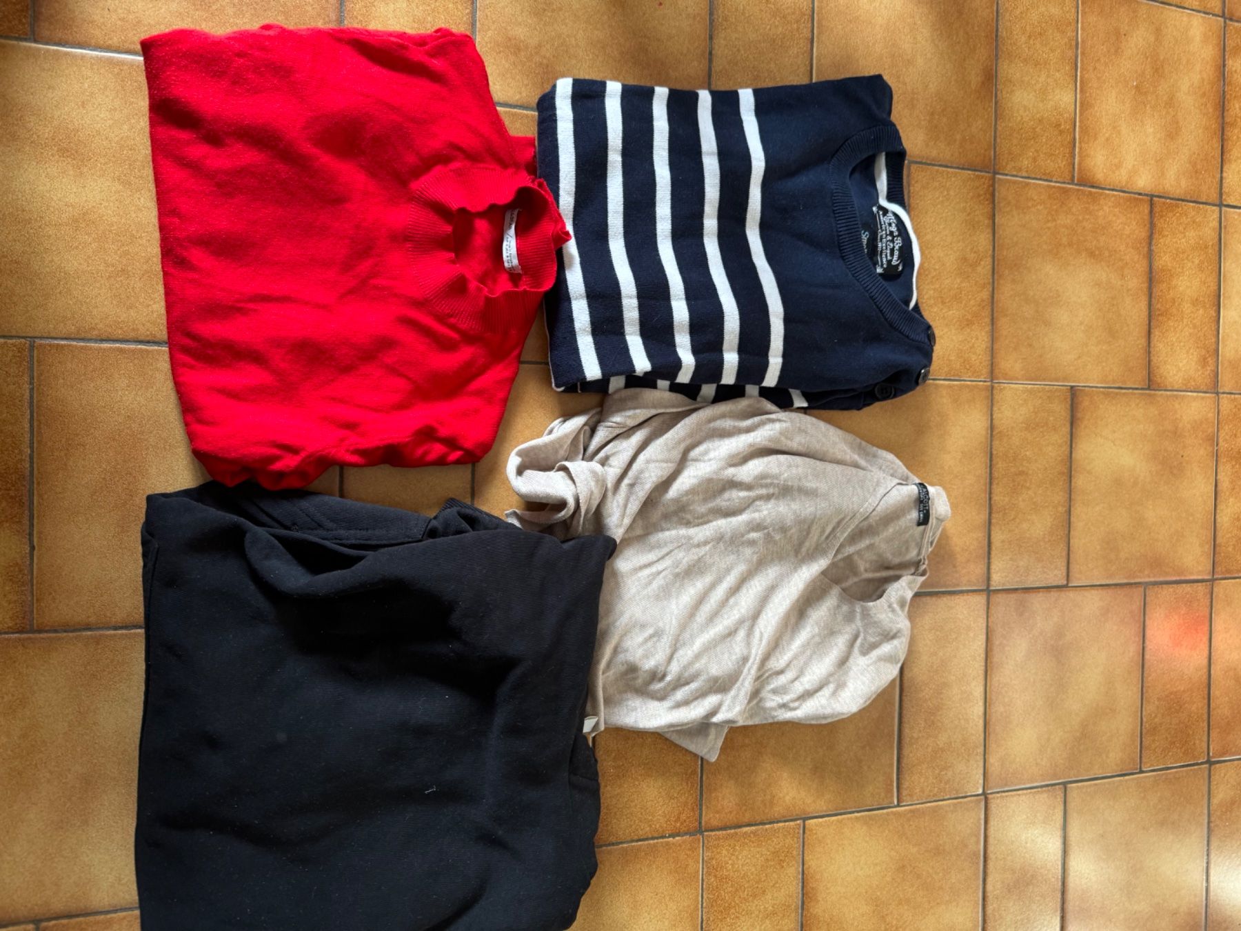 Maglioni & Felpe: Lot 4 pulls Taille S – Usato da Veyrier venduto da kimedovapa