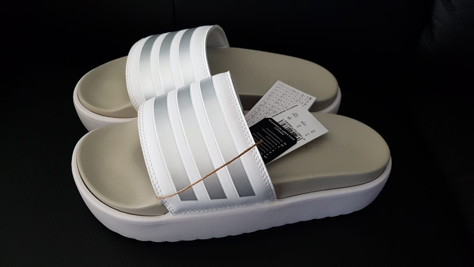Adidas Scarpe da donna: Adidas ADILETTE PLATTFORM Gr.39,Gr.40 – Nuovo e nell'imballaggio originale da Zürich venduto da ata_c8nh
