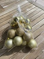 Goldene Christbaum Kugeln aus Plastik